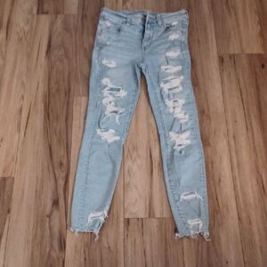 J1 - American Eagle Outfitters Light Blue Distressed Skinny Jeans. Size 6
